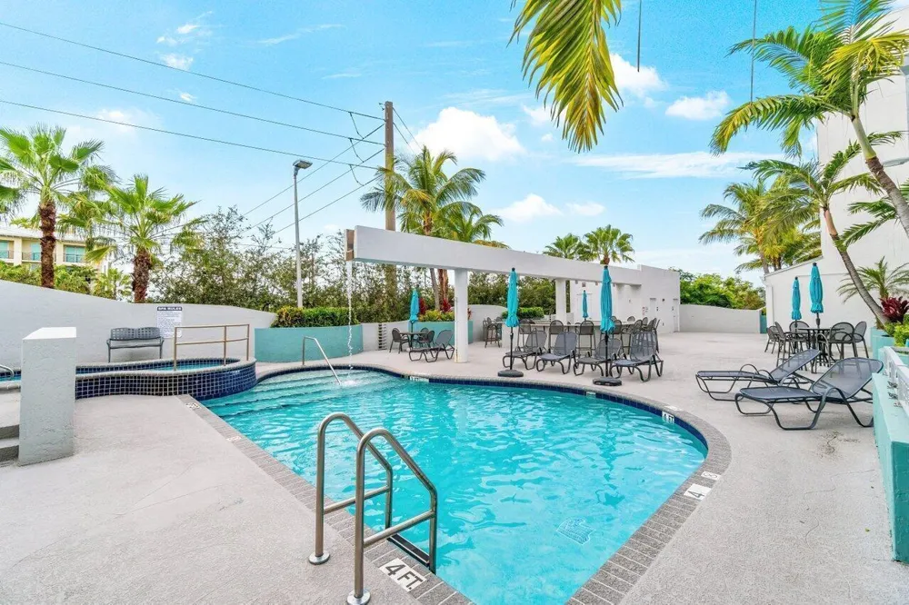 180 NE 4TH AVENUE #308 Delray Beach, FL 33483