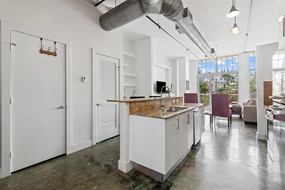 180 NE 4TH AVENUE #308 Delray Beach, FL 33483