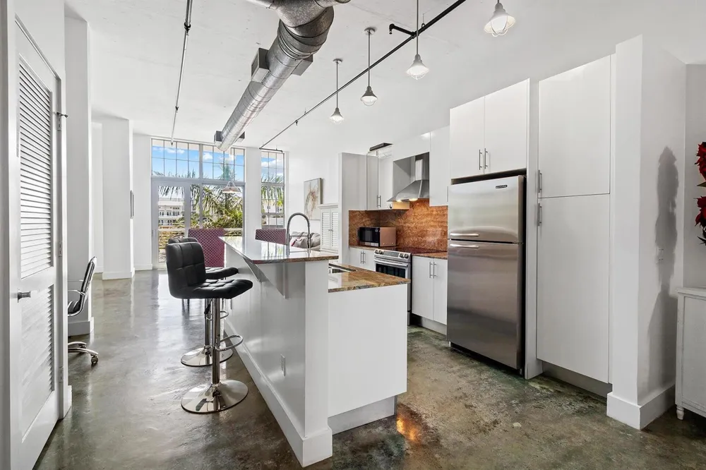 180 NE 4TH AVENUE #308 Delray Beach, FL 33483