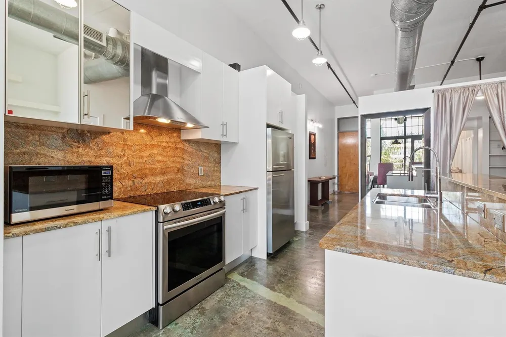 180 NE 4TH AVENUE #308 Delray Beach, FL 33483