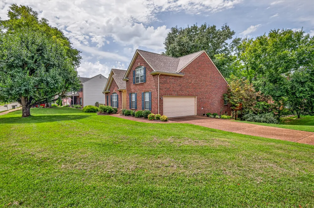 104 E Ridgeview Trce Hendersonville, TN 37075