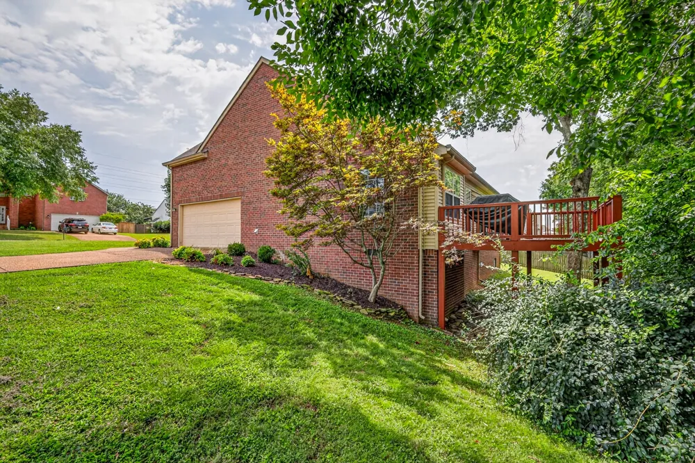 104 E Ridgeview Trce Hendersonville, TN 37075