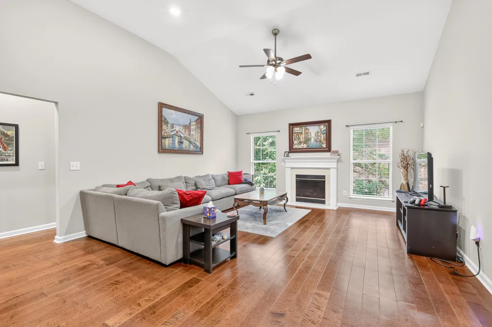 104 E Ridgeview Trce Hendersonville, TN 37075