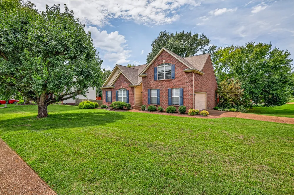104 E Ridgeview Trce Hendersonville, TN 37075