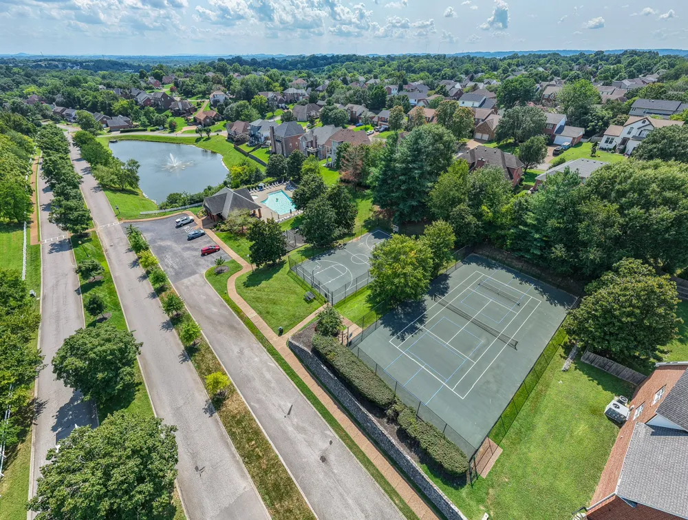 104 E Ridgeview Trce Hendersonville, TN 37075