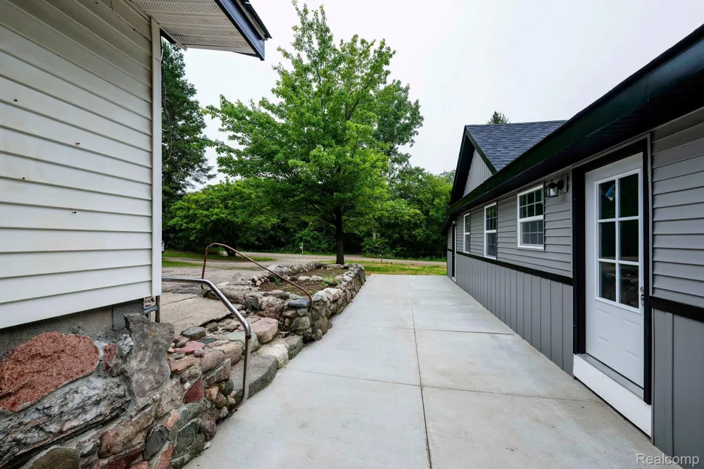 5800 Mack Road Oceola Township, MI 48855