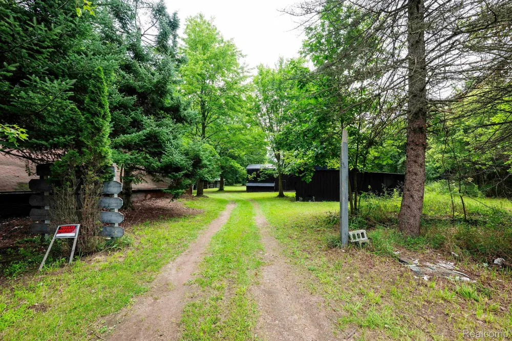 5800 Mack Road Oceola Township, MI 48855
