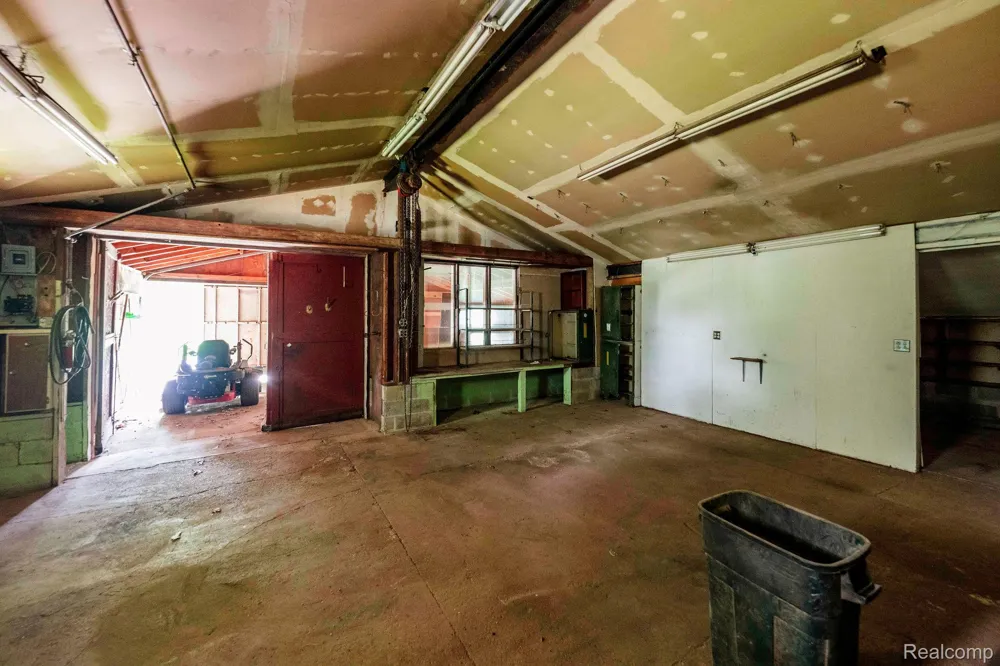 5800 Mack Road Oceola Township, MI 48855
