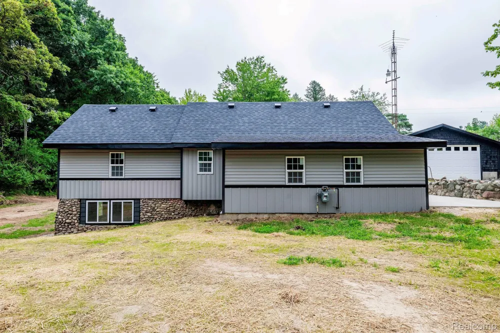 5800 Mack Road Oceola Township, MI 48855