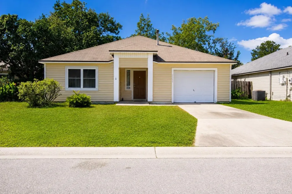 2523 NW 38 PLACE Gainesville, FL 32605