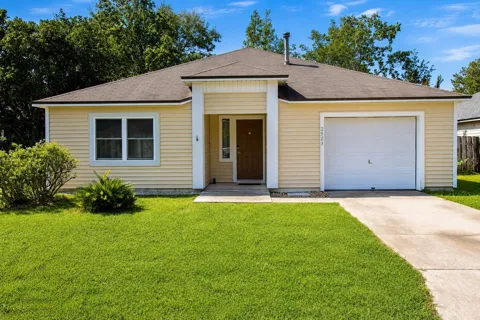 2523 NW 38 PLACE