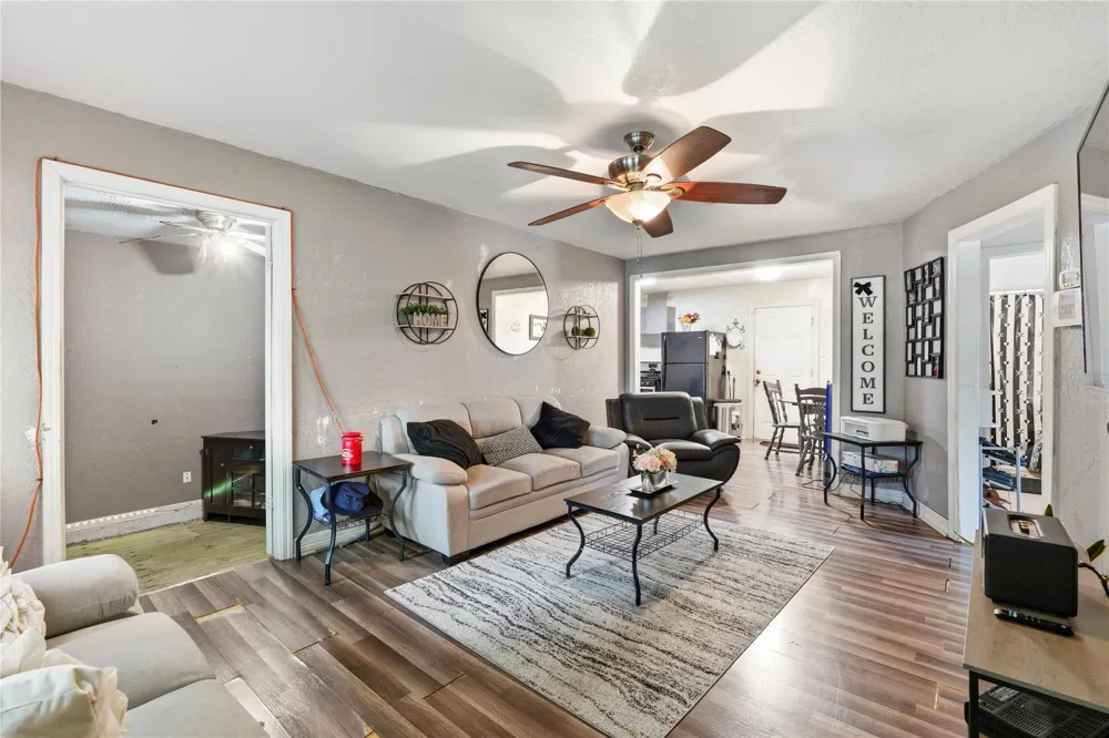 910 W 6th Street Freeport, TX 77541