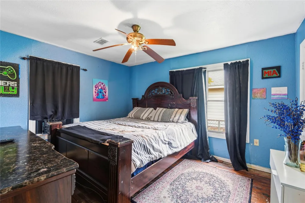 910 W 6th Street Freeport, TX 77541