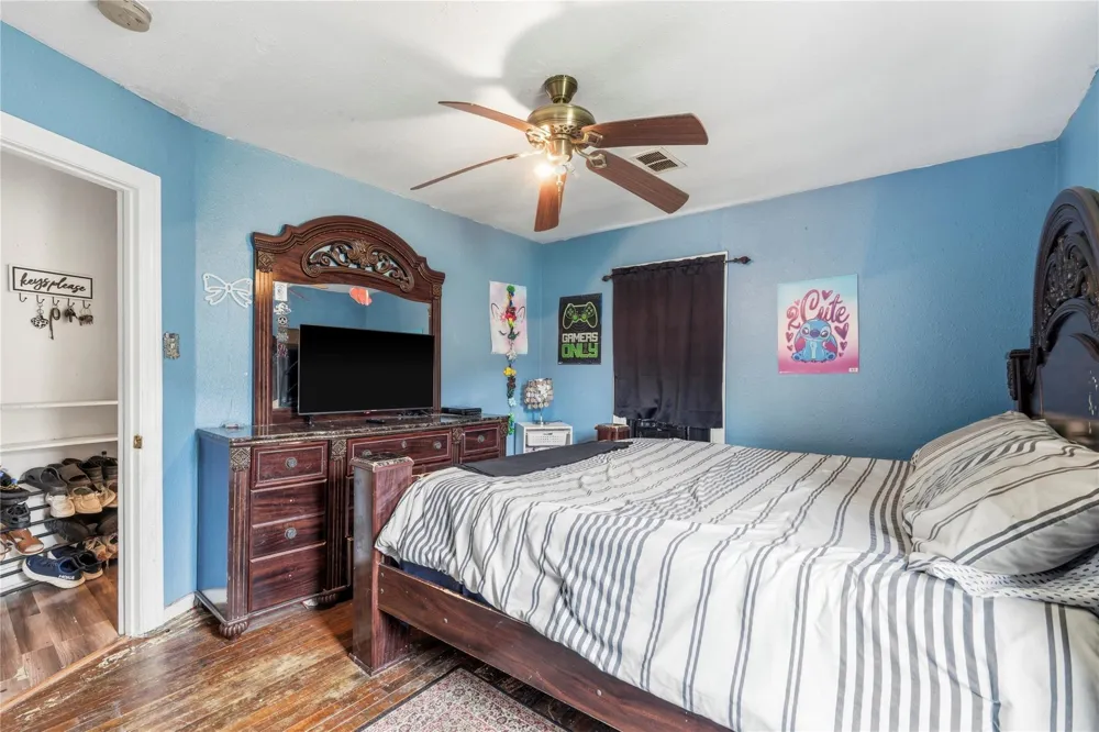 910 W 6th Street Freeport, TX 77541