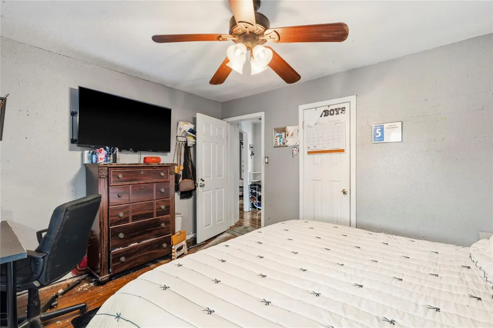 910 W 6th Street Freeport, TX 77541