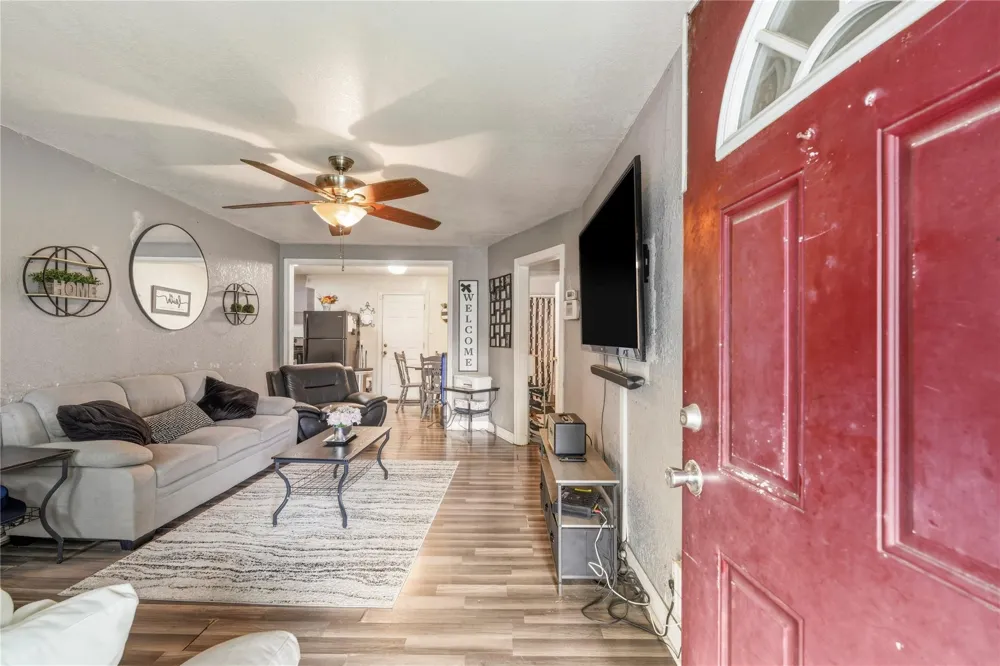 910 W 6th Street Freeport, TX 77541