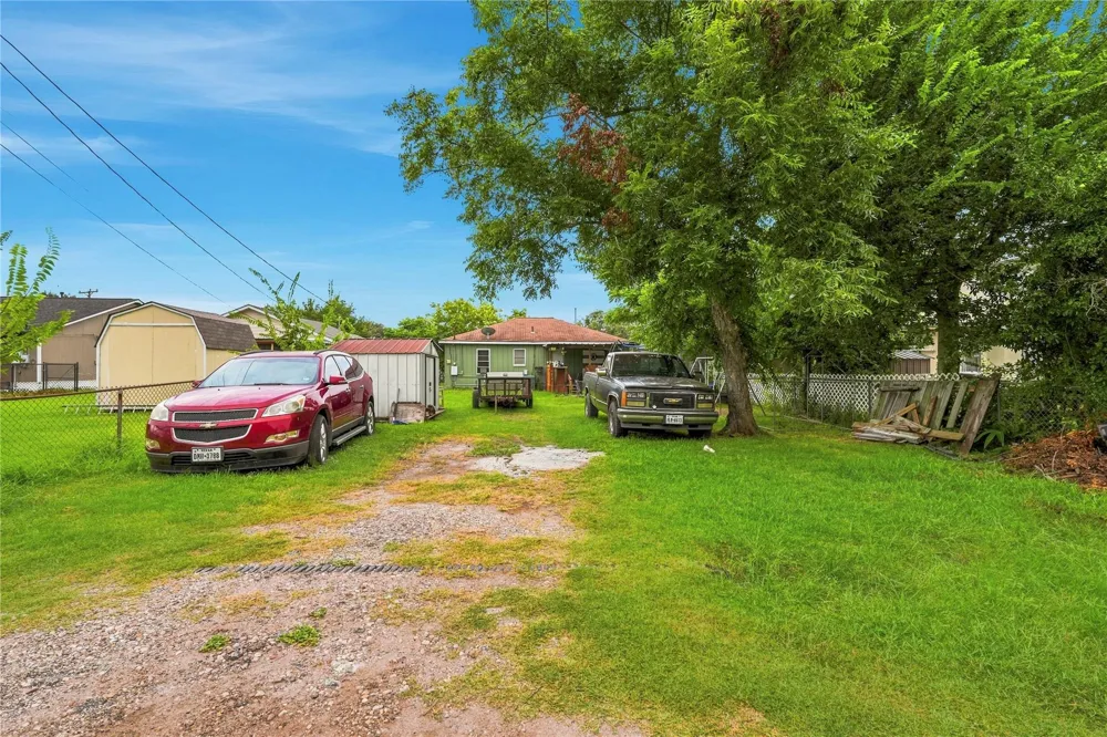 910 W 6th Street Freeport, TX 77541