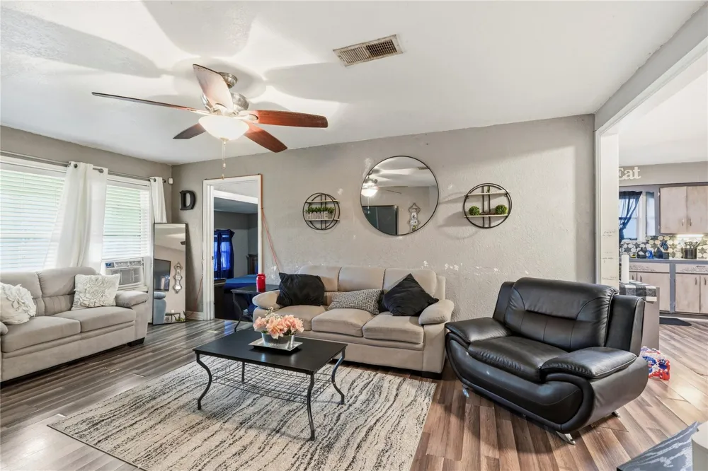 910 W 6th Street Freeport, TX 77541
