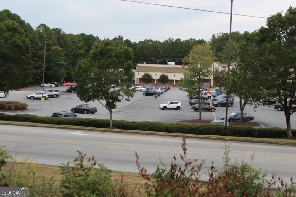 425 N Deshong RD Stone Mountain, GA 30087