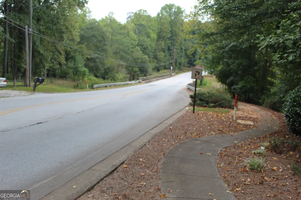 433 N Deshong RD Stone Mountain, GA 30087