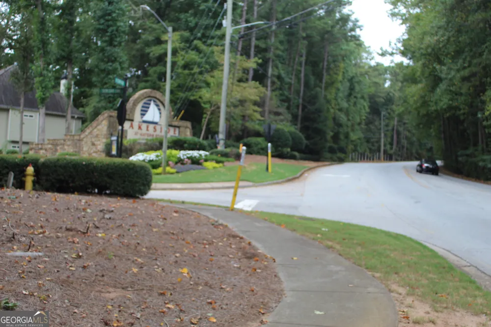 433 N Deshong RD Stone Mountain, GA 30087