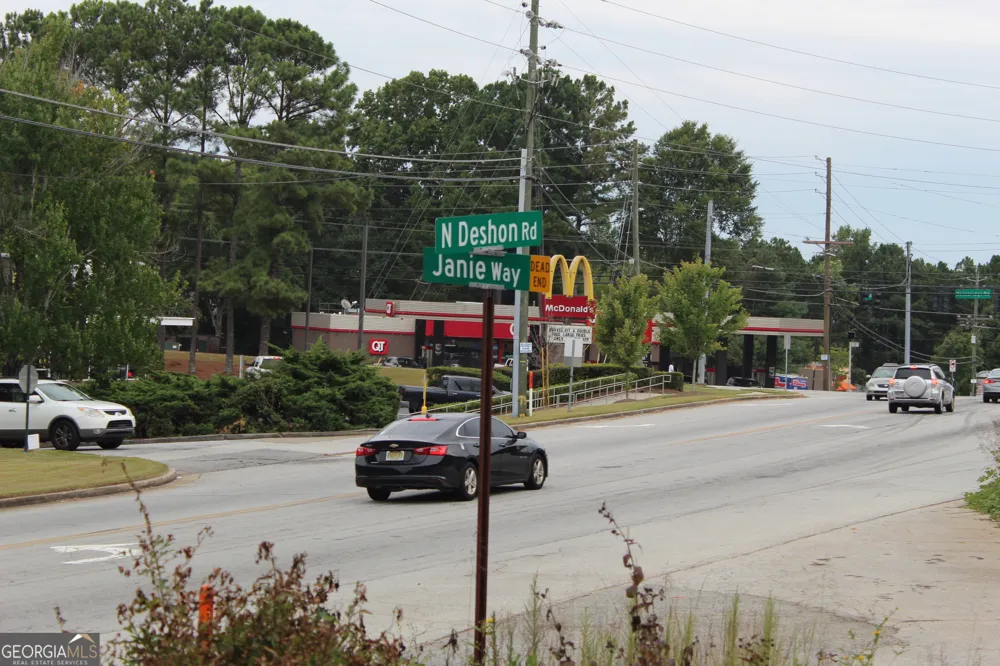 433 N Deshong RD Stone Mountain, GA 30087
