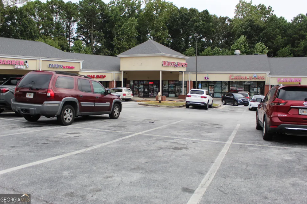 433 N Deshong RD Stone Mountain, GA 30087