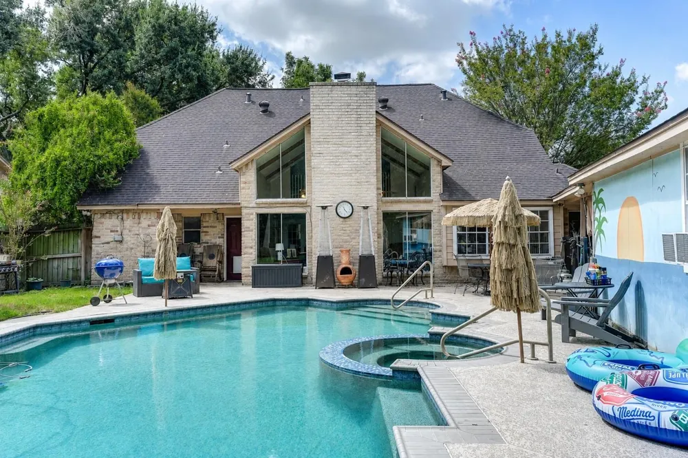 16310 Acapulco Drive Jersey Village, TX 77040