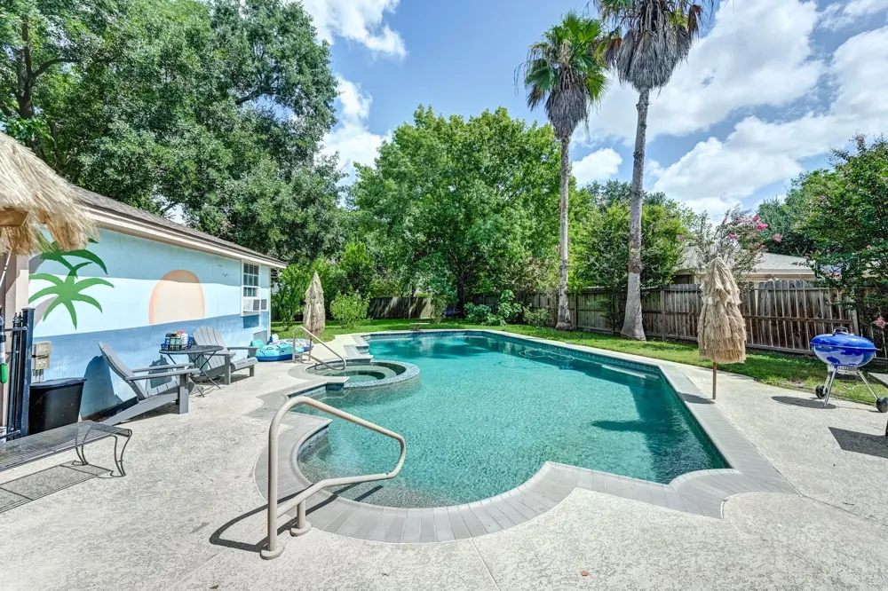 16310 Acapulco Drive Jersey Village, TX 77040