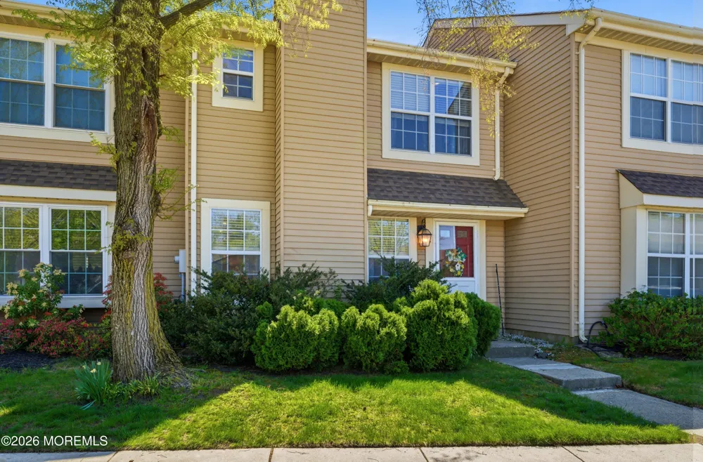 26 Alameda Court Eatontown, NJ 07724