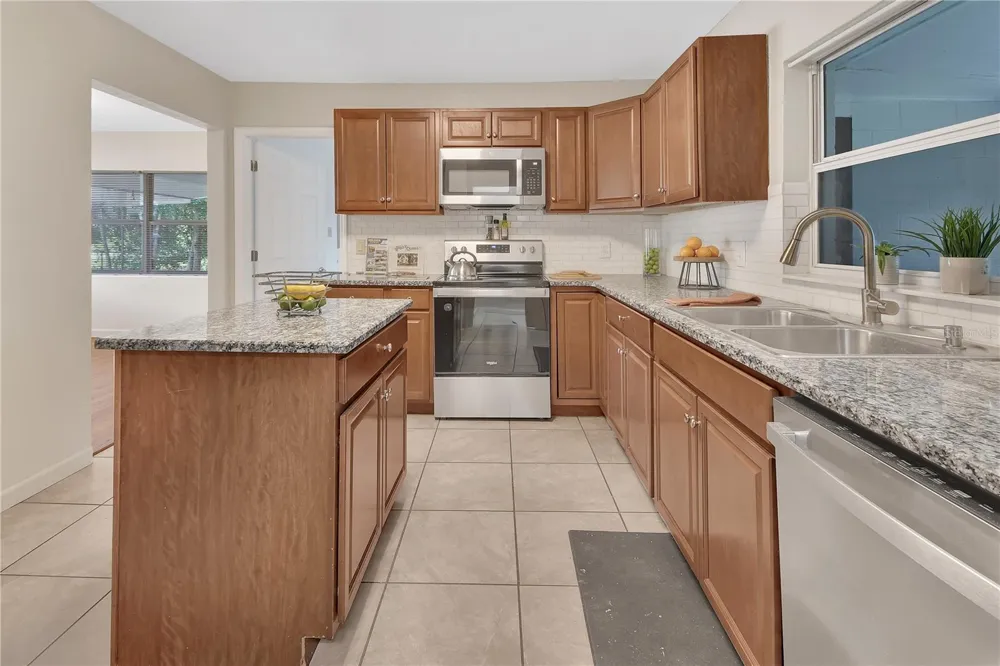 1502 STEVENS AVENUE Deland, FL 32720