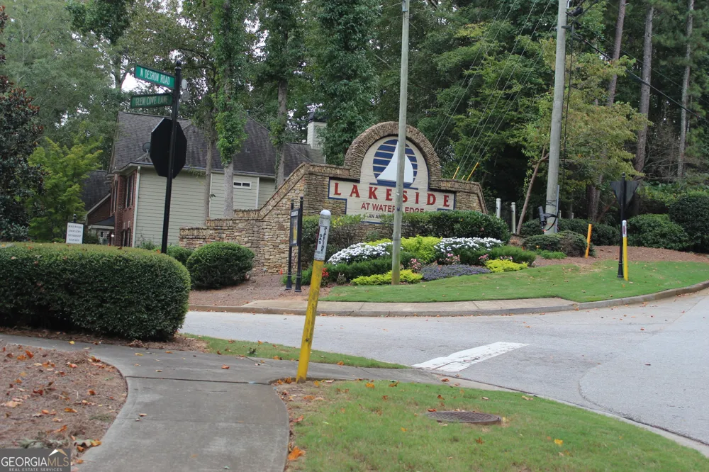 441 N Deshong RD Stone Mountain, GA 30087