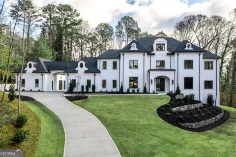 5211 Powers Ferry RD