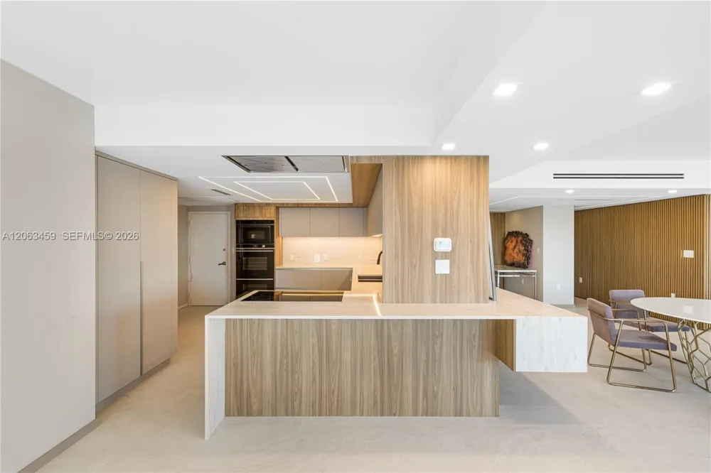10155 Collins Ave #202 Bal Harbour, FL 33154