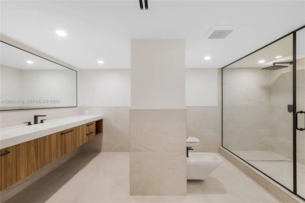 10155 Collins Ave #202 Bal Harbour, FL 33154