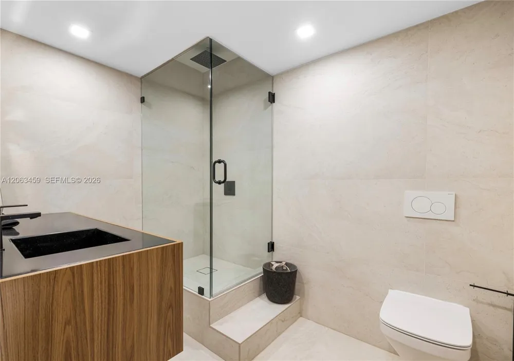 10155 Collins Ave #202 Bal Harbour, FL 33154