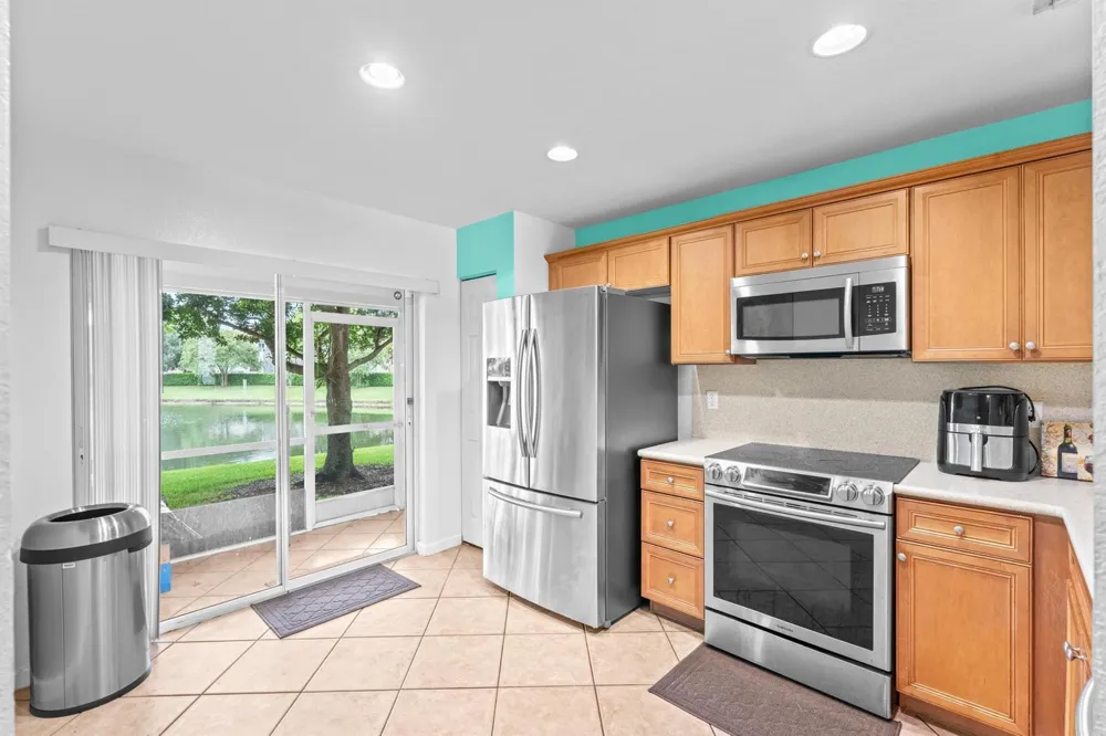 6107 Sandy Bank Terrace Riviera Beach, FL 33407