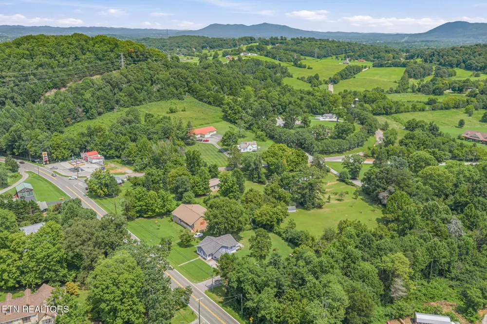 7030 Tazewell Pike Corryton, TN 37721