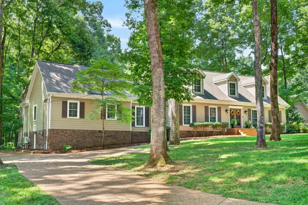 208 Hidden Lake Rd Hendersonville, TN 37075