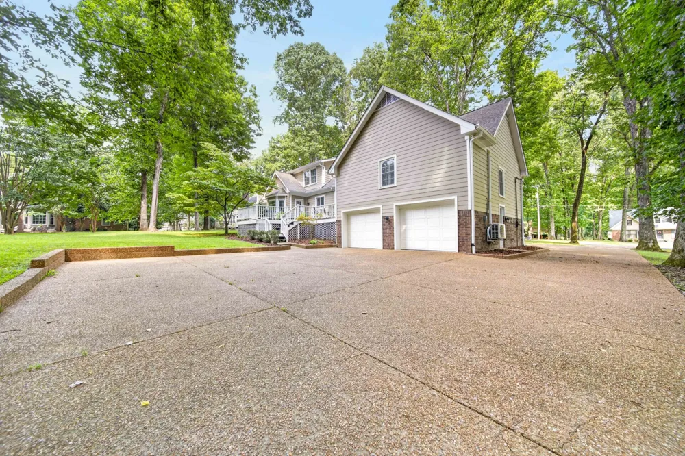 208 Hidden Lake Rd Hendersonville, TN 37075
