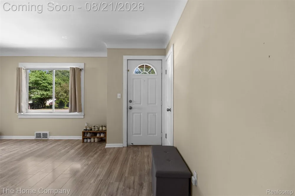 12095 Kinloch Redford Charter Township, MI 48239