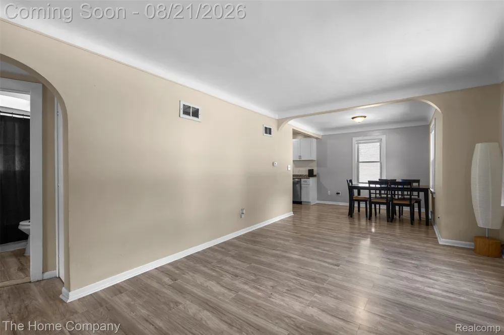 12095 Kinloch Redford Charter Township, MI 48239