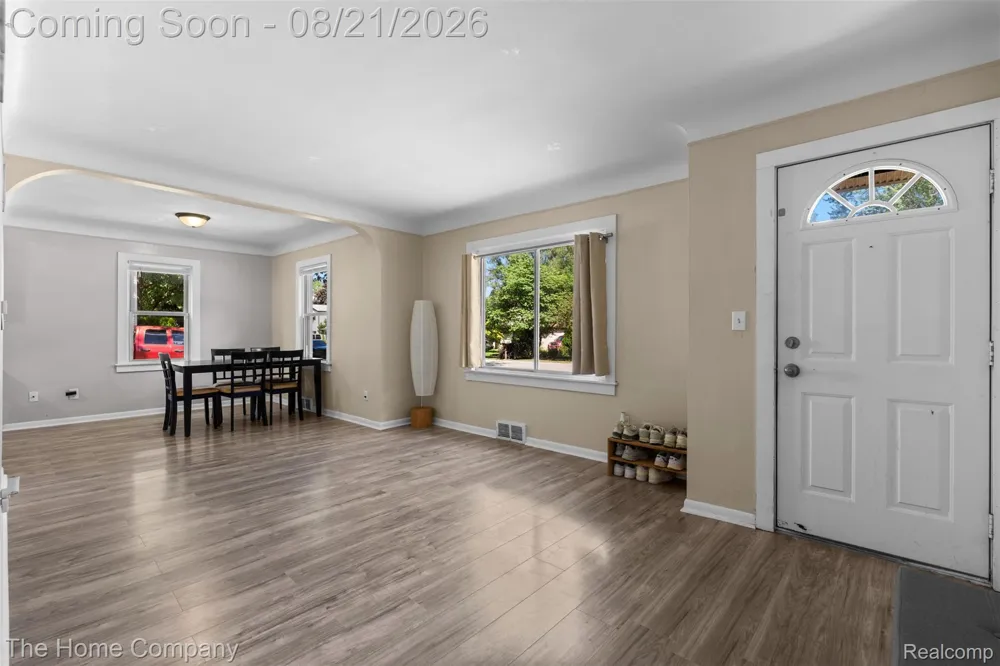 12095 Kinloch Redford Charter Township, MI 48239