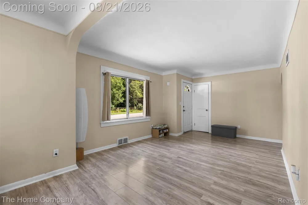 12095 Kinloch Redford Charter Township, MI 48239