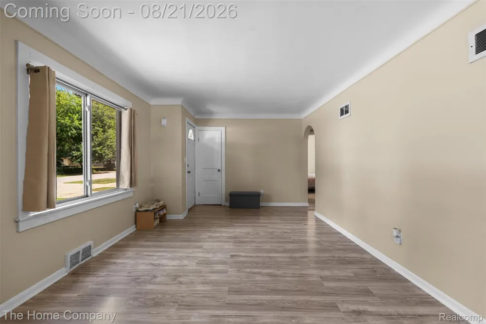 12095 Kinloch Redford Charter Township, MI 48239