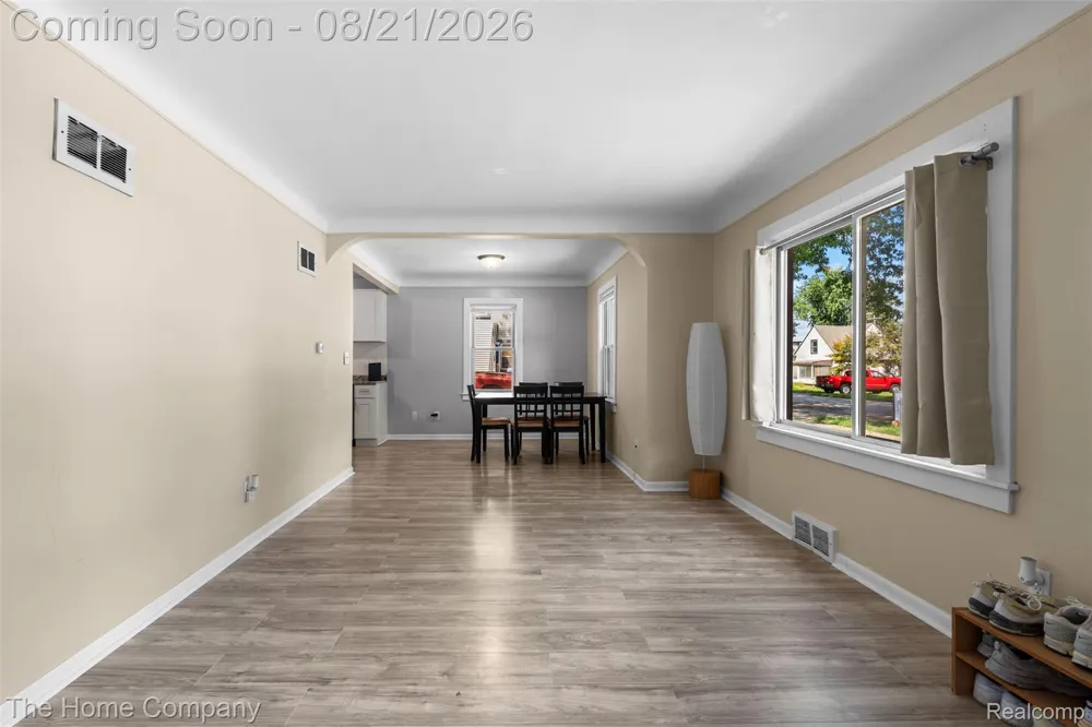 12095 Kinloch Redford Charter Township, MI 48239
