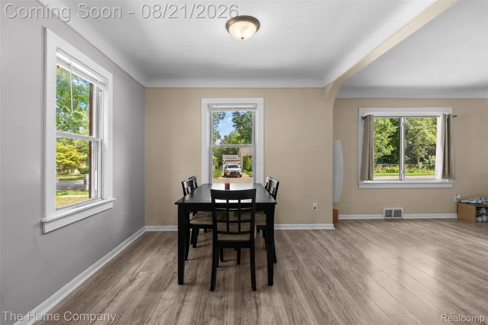 12095 Kinloch Redford Charter Township, MI 48239