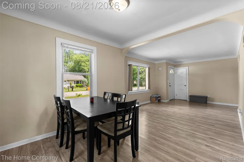 12095 Kinloch Redford Charter Township, MI 48239