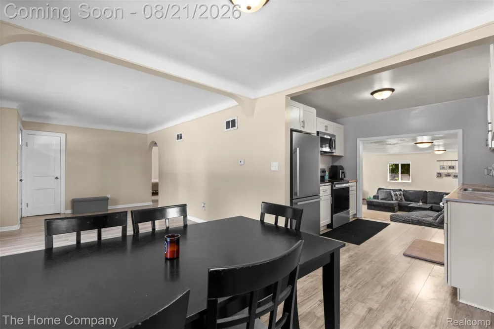 12095 Kinloch Redford Charter Township, MI 48239