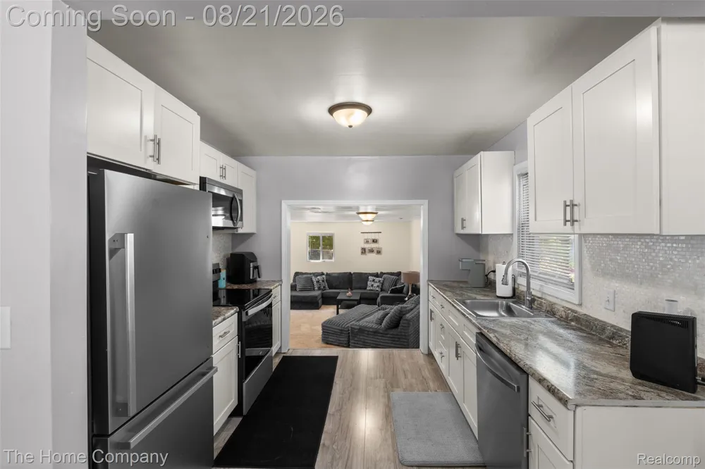 12095 Kinloch Redford Charter Township, MI 48239